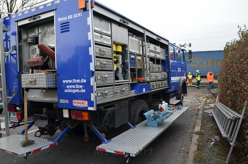 Schwerer VU Bus Zug Düsseldorf P255.JPG